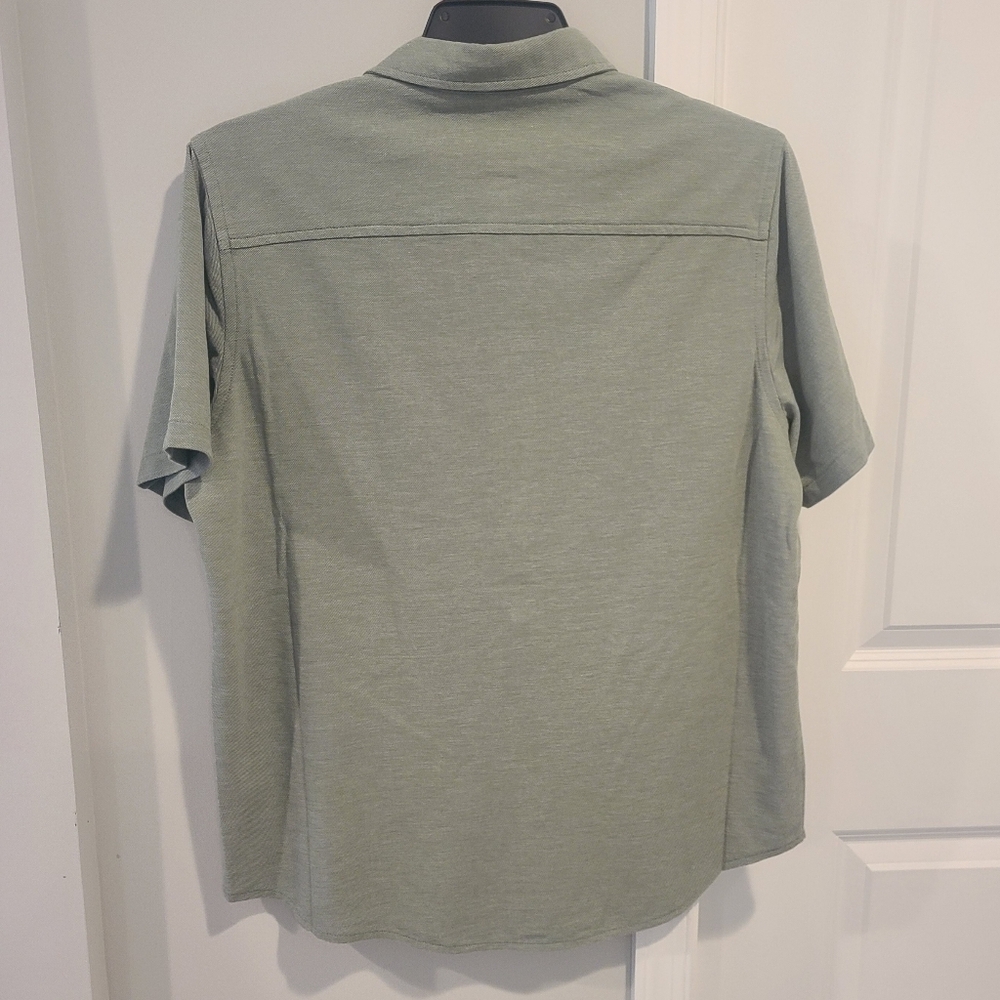 Men's Light Green Casual Button Down Shirt - Picture 2 of 3